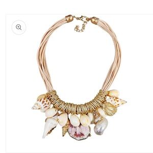 NWT ⚜️🐚⚜️ Gardenia Neutral Beige & Gold Ocean Life & Seashell Charm Necklace
